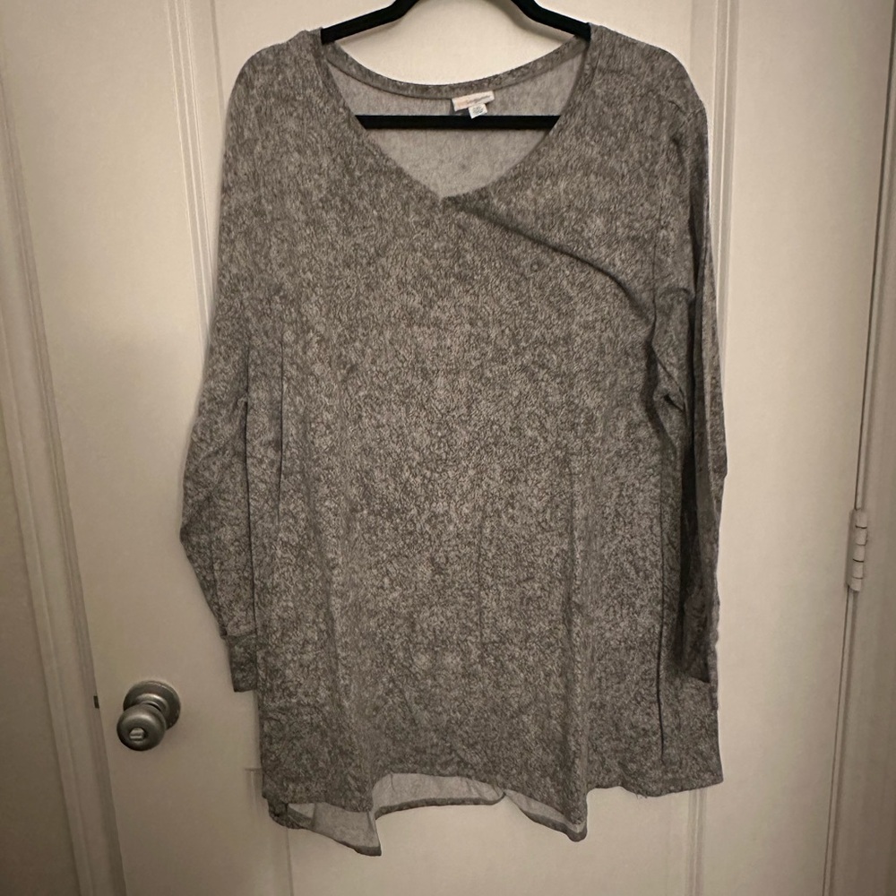LuLaRoe Heather Gray V-Neck Top 2X